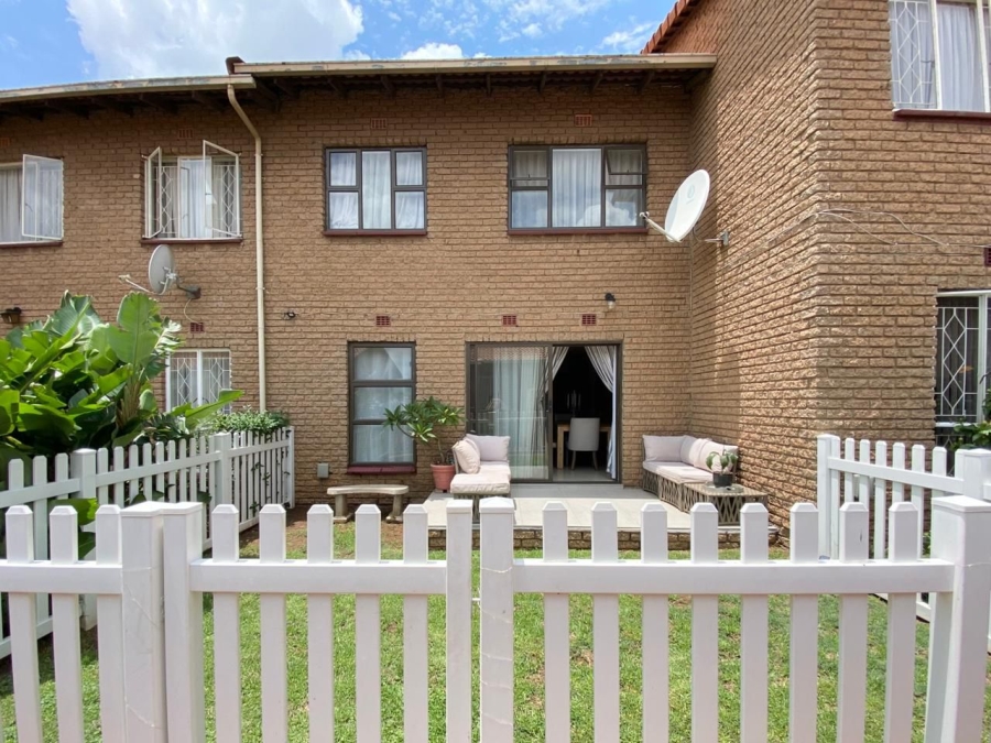 To Let 3 Bedroom Property for Rent in Mayberry Park Gauteng