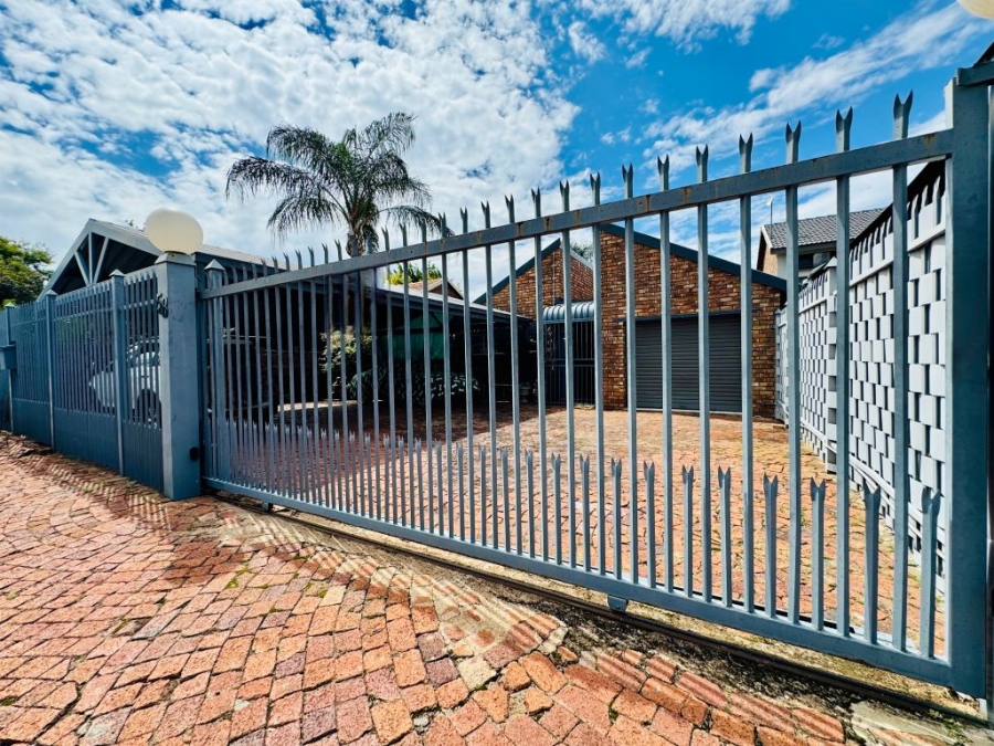 4 Bedroom Property for Sale in Magalieskruin Gauteng