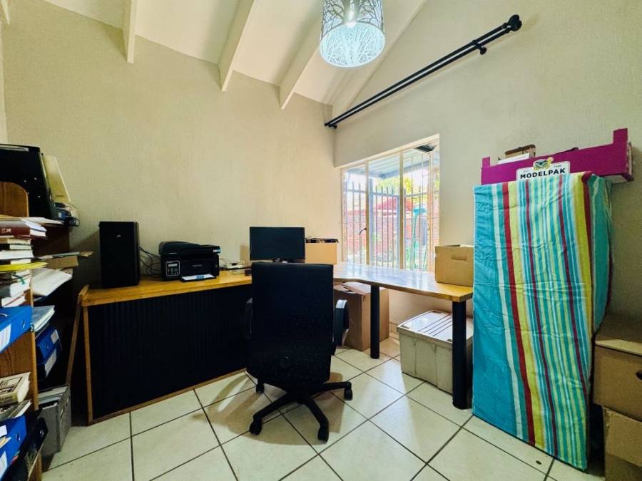 4 Bedroom Property for Sale in Magalieskruin Gauteng