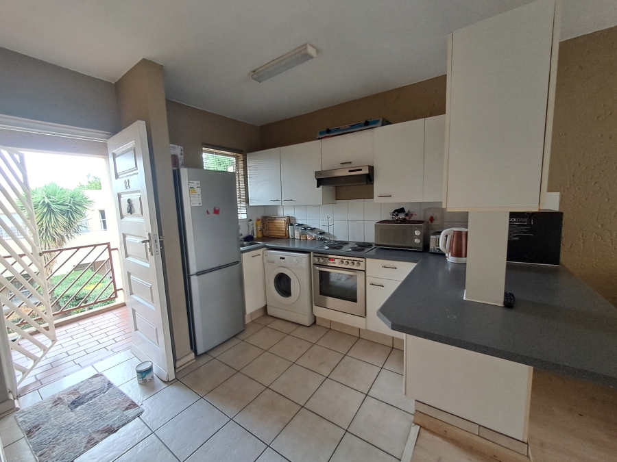 To Let 2 Bedroom Property for Rent in Brackendowns Gauteng