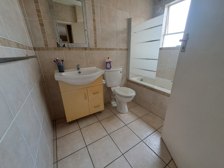 To Let 2 Bedroom Property for Rent in Brackendowns Gauteng