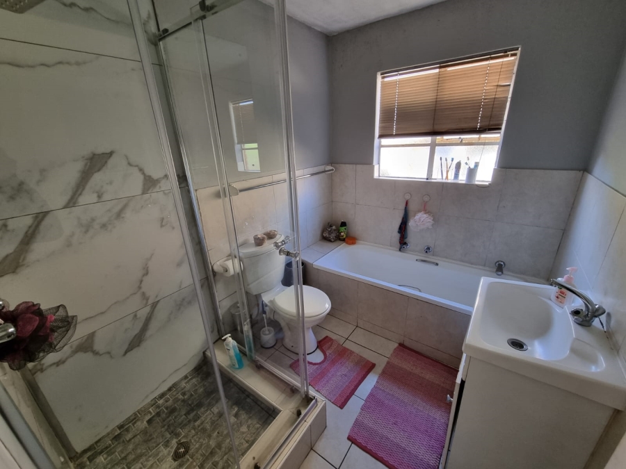 2 Bedroom Property for Sale in Liefde en Vrede Gauteng