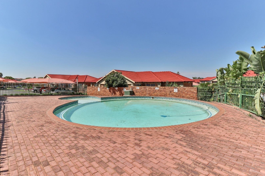 2 Bedroom Property for Sale in Liefde en Vrede Gauteng