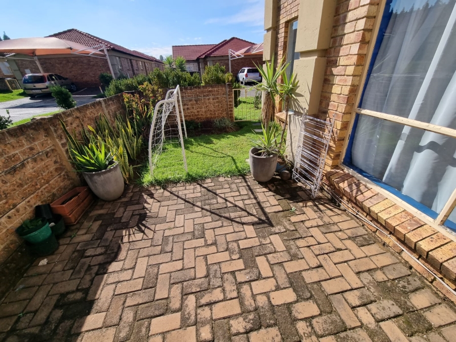 2 Bedroom Property for Sale in Liefde en Vrede Gauteng