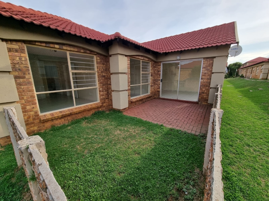 2 Bedroom Property for Sale in Liefde en Vrede Gauteng