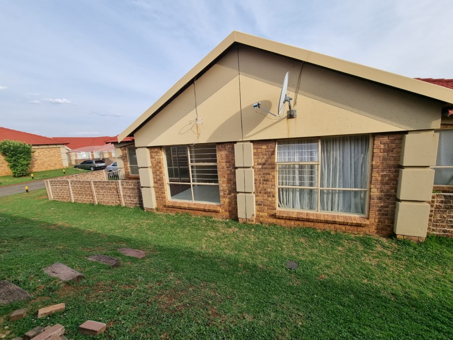 2 Bedroom Property for Sale in Liefde en Vrede Gauteng