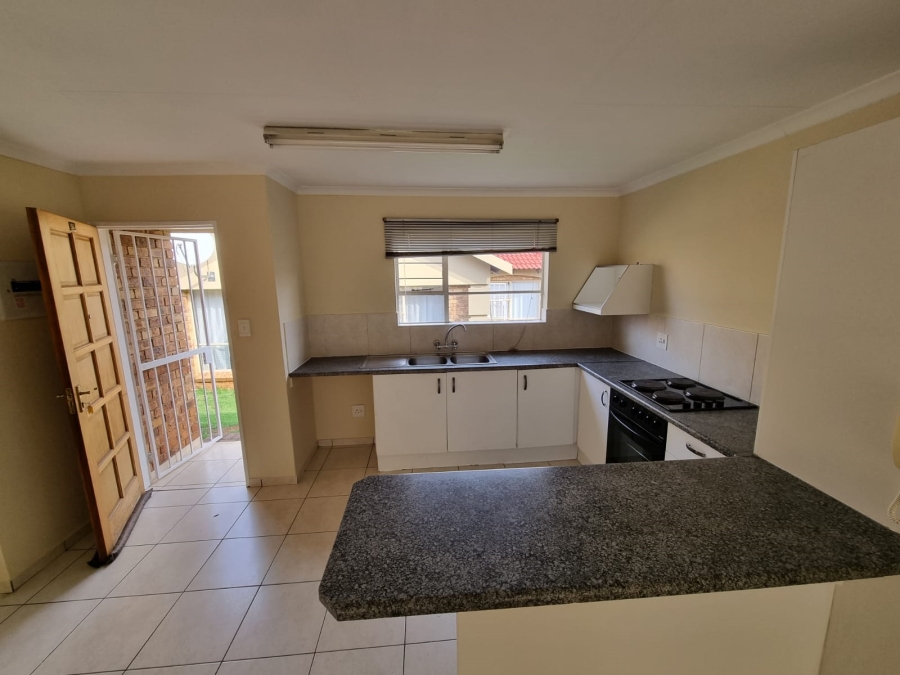 2 Bedroom Property for Sale in Liefde en Vrede Gauteng