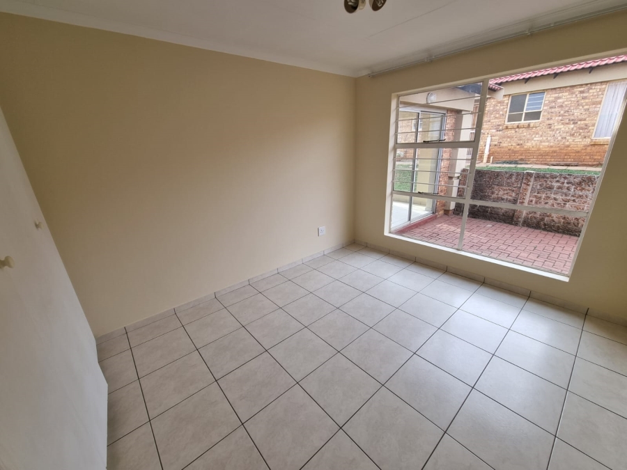 2 Bedroom Property for Sale in Liefde en Vrede Gauteng