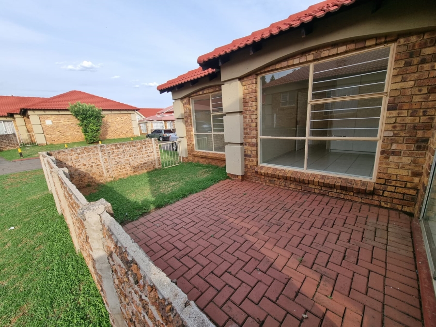 2 Bedroom Property for Sale in Liefde en Vrede Gauteng