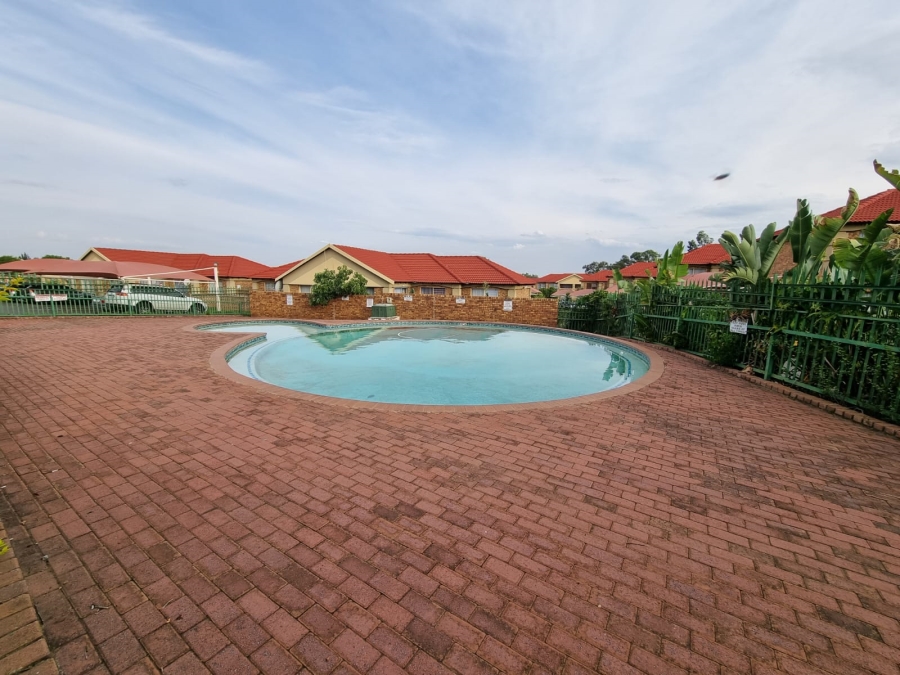 2 Bedroom Property for Sale in Liefde en Vrede Gauteng