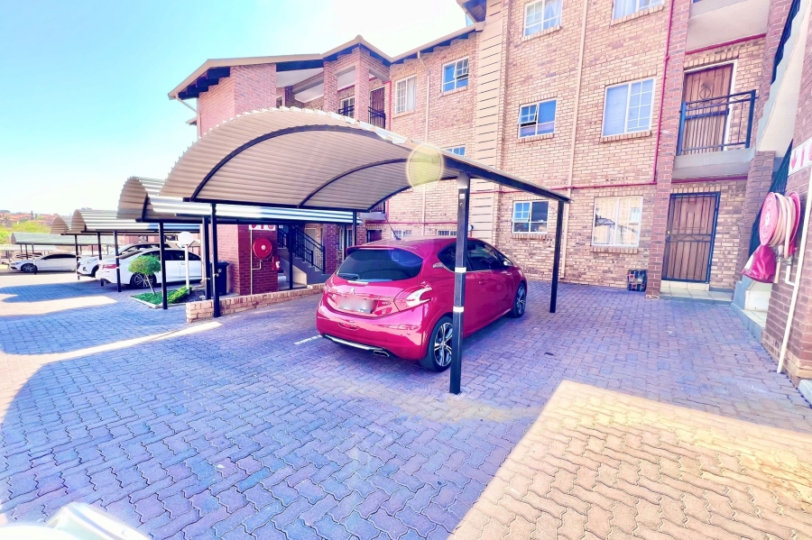 2 Bedroom Property for Sale in Noordwyk Gauteng