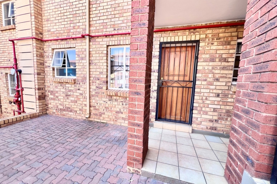 2 Bedroom Property for Sale in Noordwyk Gauteng