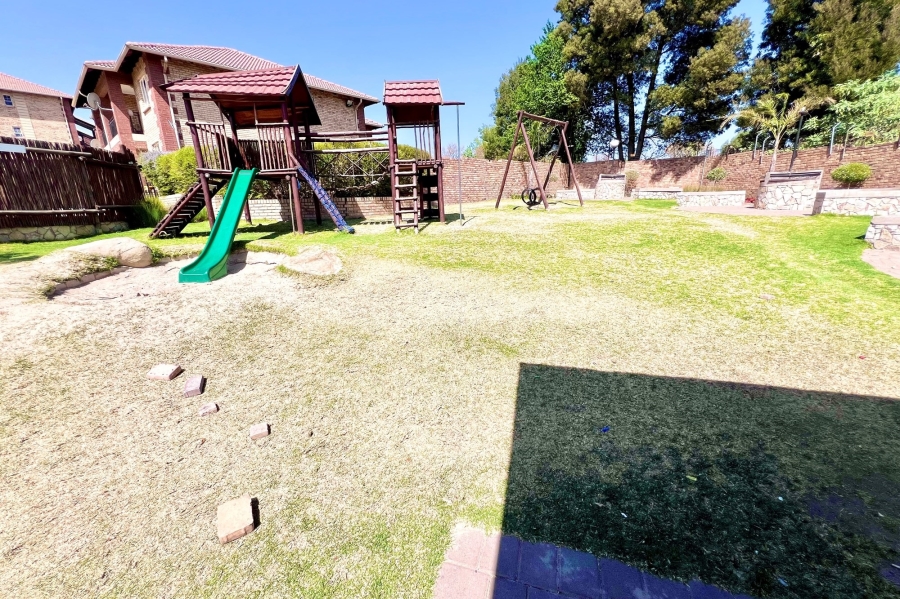 2 Bedroom Property for Sale in Noordwyk Gauteng