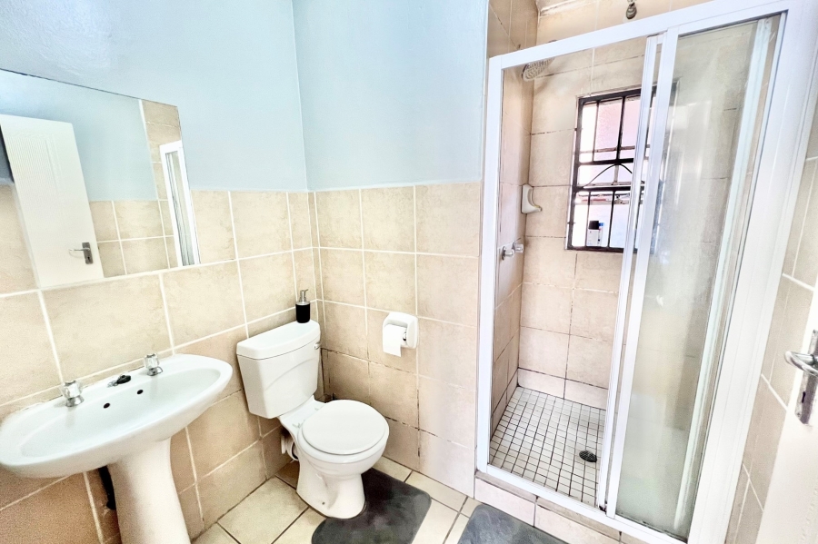 2 Bedroom Property for Sale in Noordwyk Gauteng