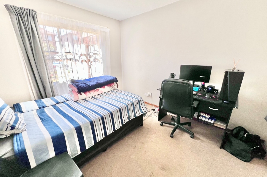 2 Bedroom Property for Sale in Noordwyk Gauteng