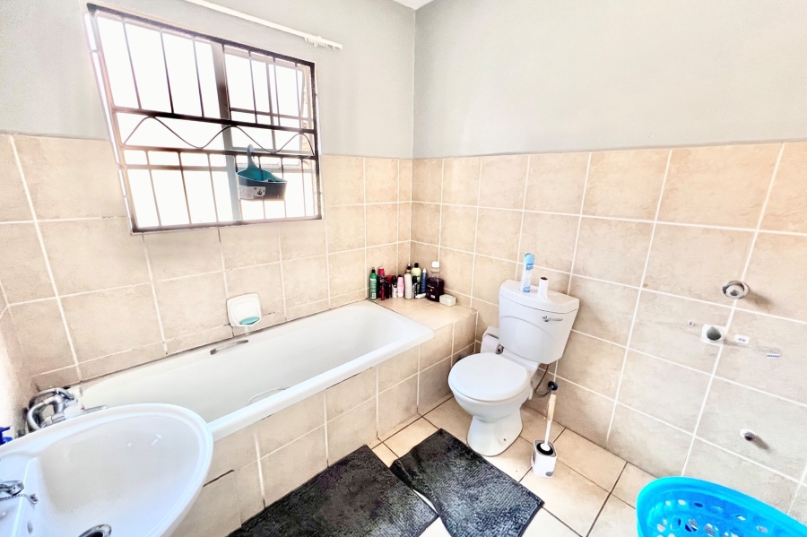 2 Bedroom Property for Sale in Noordwyk Gauteng