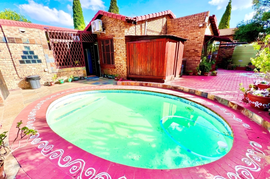 4 Bedroom Property for Sale in Noordwyk Gauteng