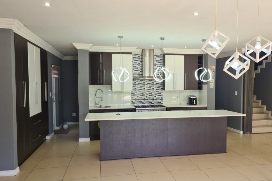 7 Bedroom Property for Sale in Raslouw Gardens Gauteng