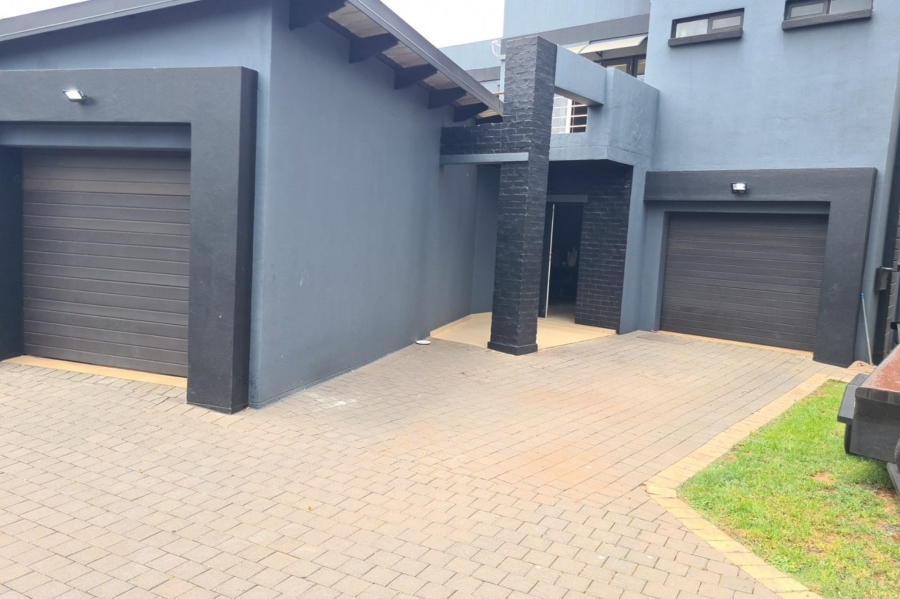 7 Bedroom Property for Sale in Raslouw Gardens Gauteng