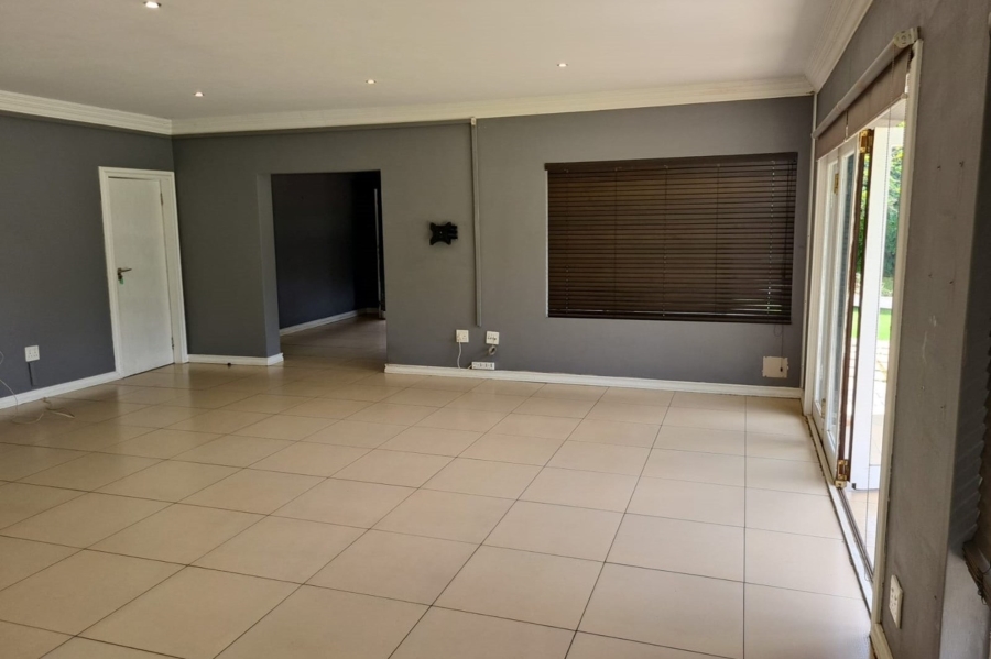 7 Bedroom Property for Sale in Raslouw Gardens Gauteng