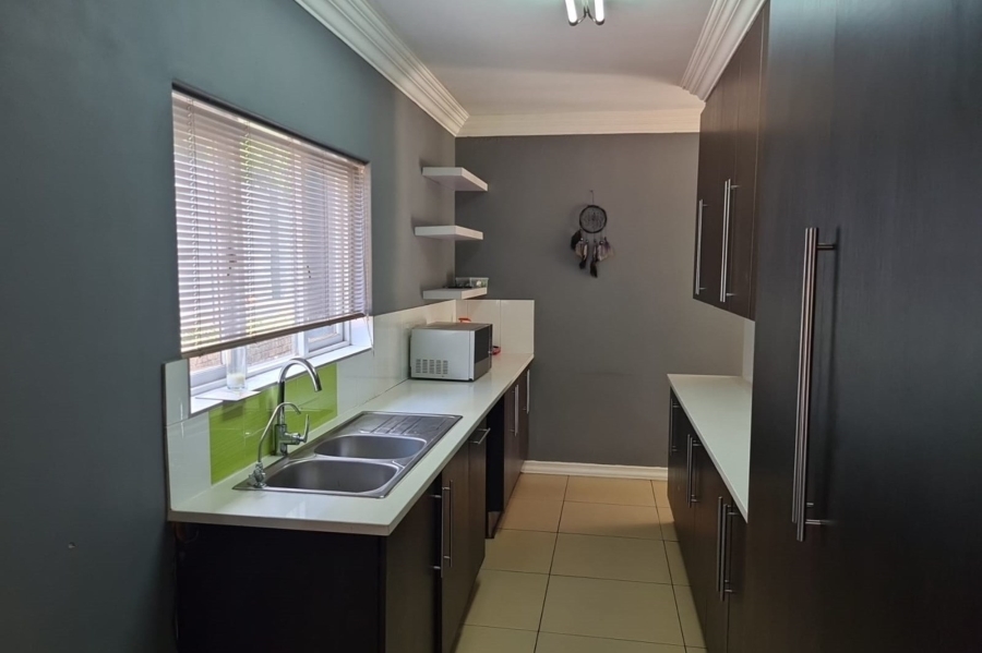 7 Bedroom Property for Sale in Raslouw Gardens Gauteng