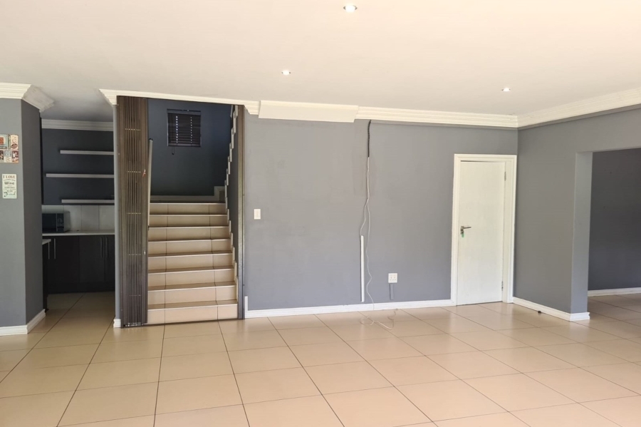 7 Bedroom Property for Sale in Raslouw Gardens Gauteng