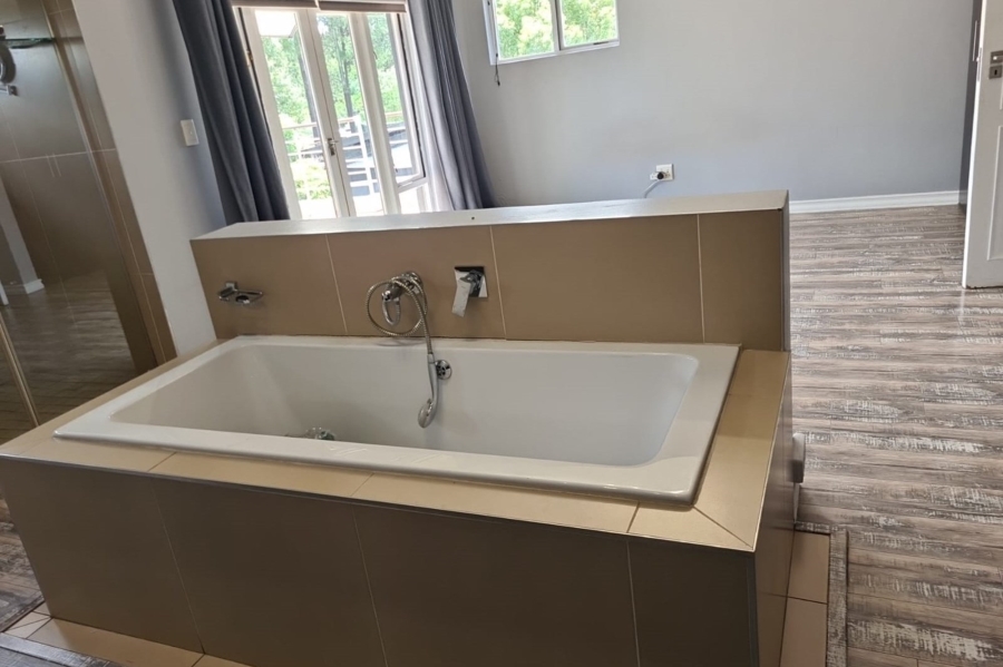 7 Bedroom Property for Sale in Raslouw Gardens Gauteng