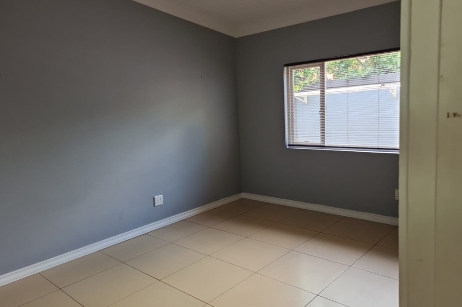 7 Bedroom Property for Sale in Raslouw Gardens Gauteng