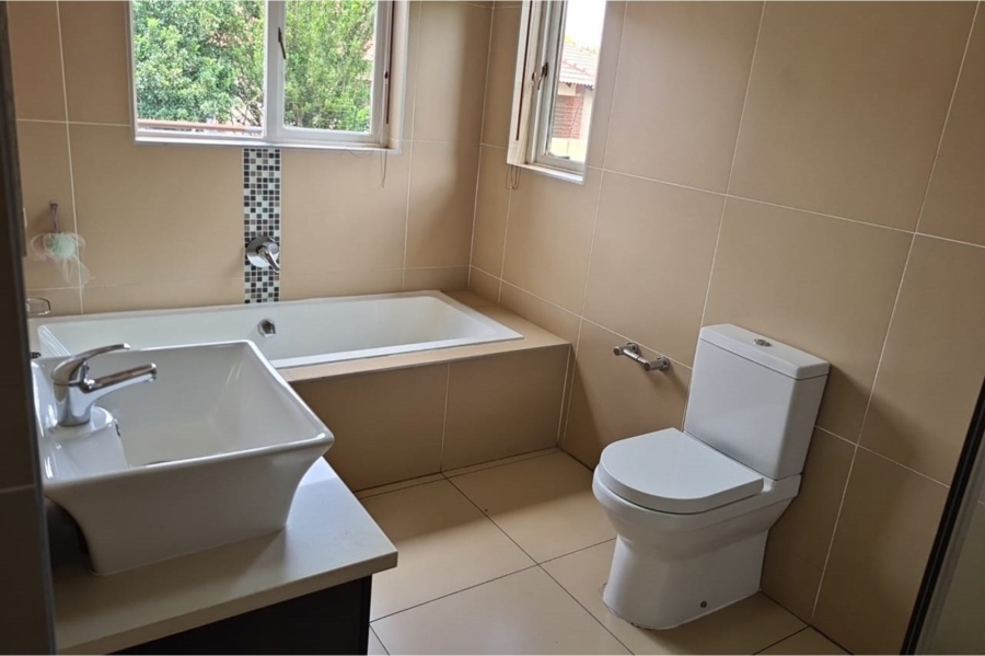 7 Bedroom Property for Sale in Raslouw Gardens Gauteng