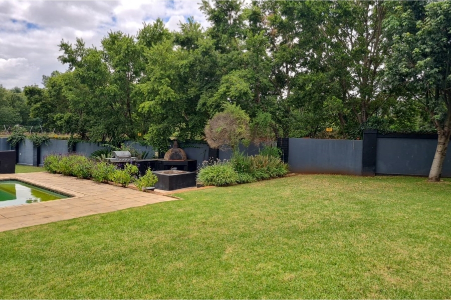 7 Bedroom Property for Sale in Raslouw Gardens Gauteng