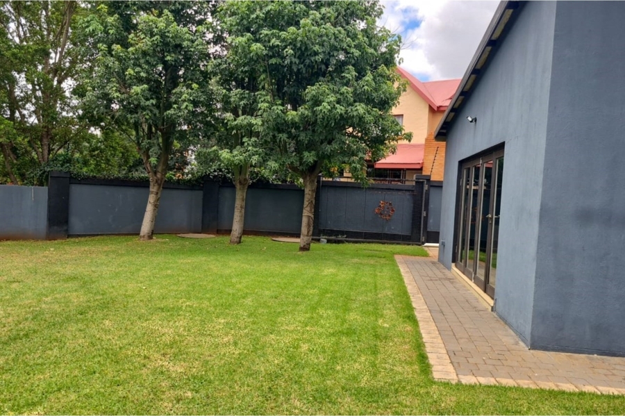 7 Bedroom Property for Sale in Raslouw Gardens Gauteng