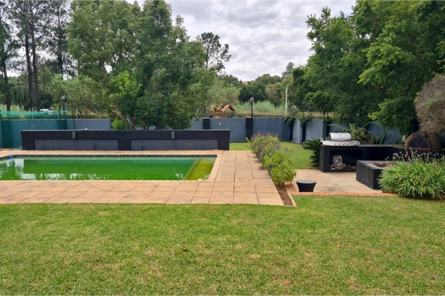 7 Bedroom Property for Sale in Raslouw Gardens Gauteng