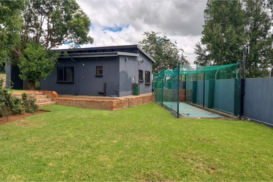 7 Bedroom Property for Sale in Raslouw Gardens Gauteng