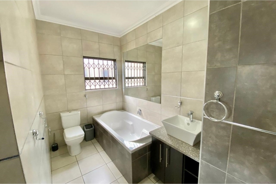 2 Bedroom Property for Sale in Three Rivers Gauteng