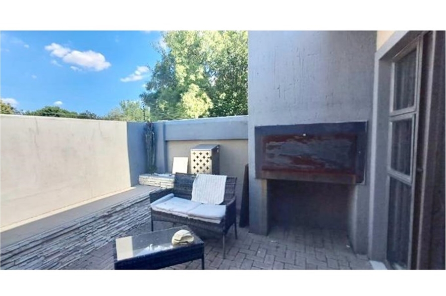 2 Bedroom Property for Sale in Three Rivers Gauteng