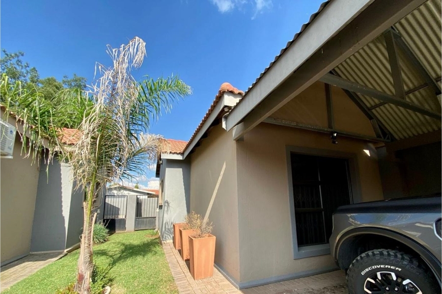 2 Bedroom Property for Sale in Three Rivers Gauteng