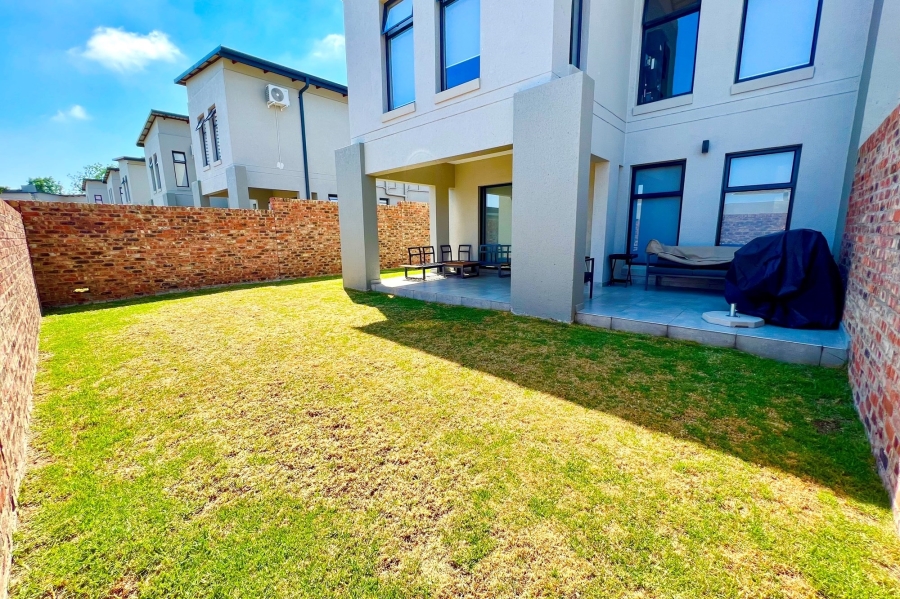 3 Bedroom Property for Sale in Crowthorne AH Gauteng