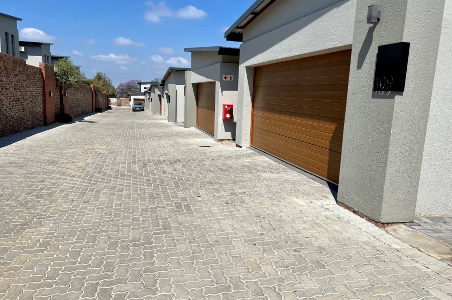 To Let 3 Bedroom Property for Rent in Crowthorne AH Gauteng