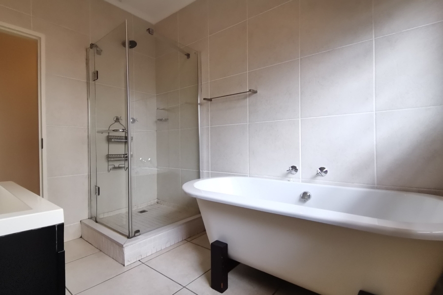 3 Bedroom Property for Sale in Greenstone Hill Gauteng