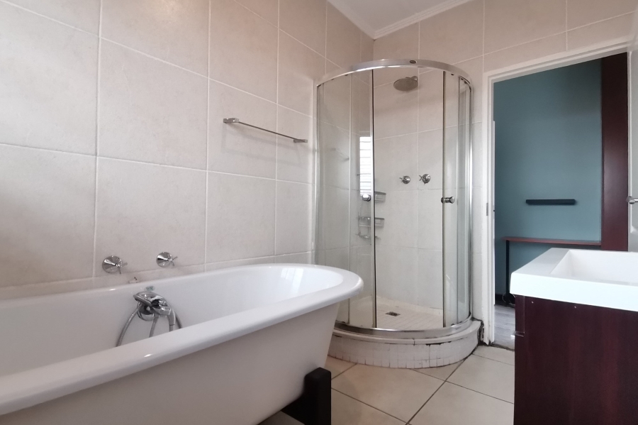 3 Bedroom Property for Sale in Greenstone Hill Gauteng