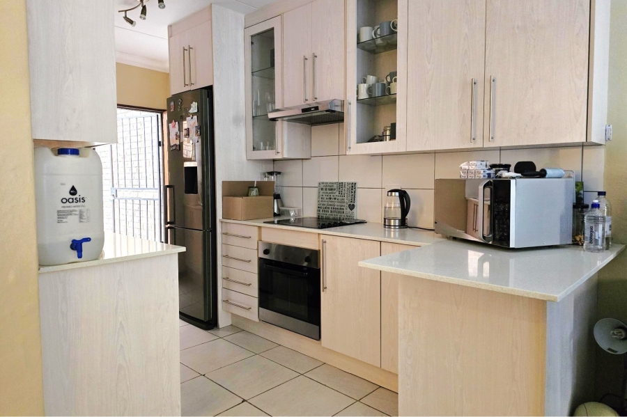 2 Bedroom Property for Sale in Glen Marais Gauteng