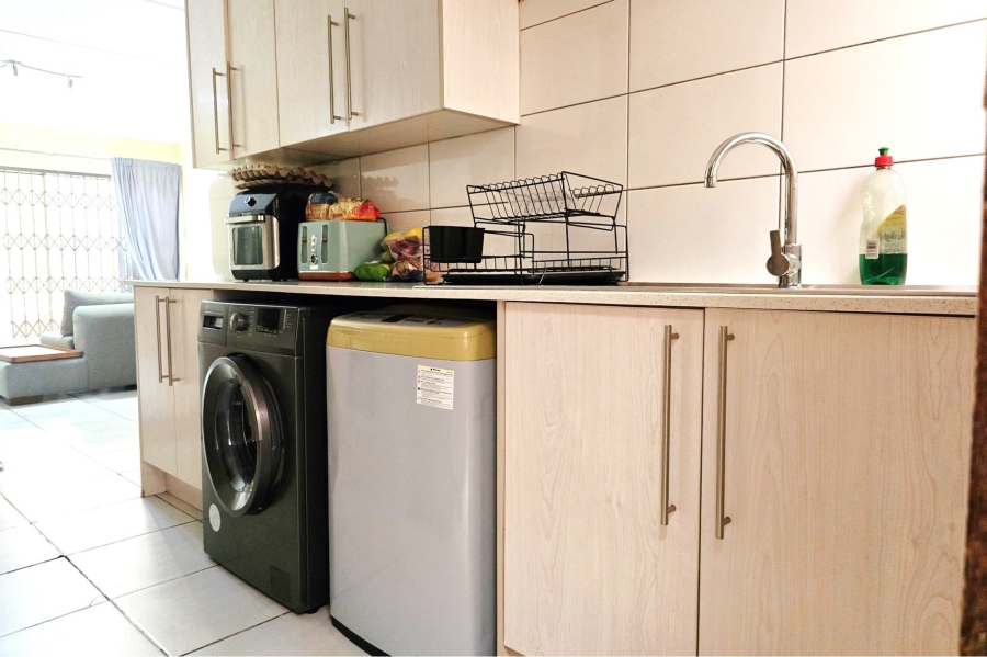 2 Bedroom Property for Sale in Glen Marais Gauteng