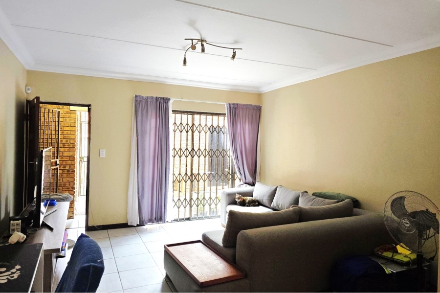 2 Bedroom Property for Sale in Glen Marais Gauteng