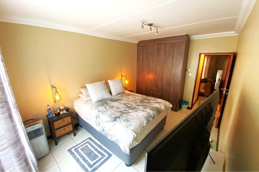 2 Bedroom Property for Sale in Glen Marais Gauteng