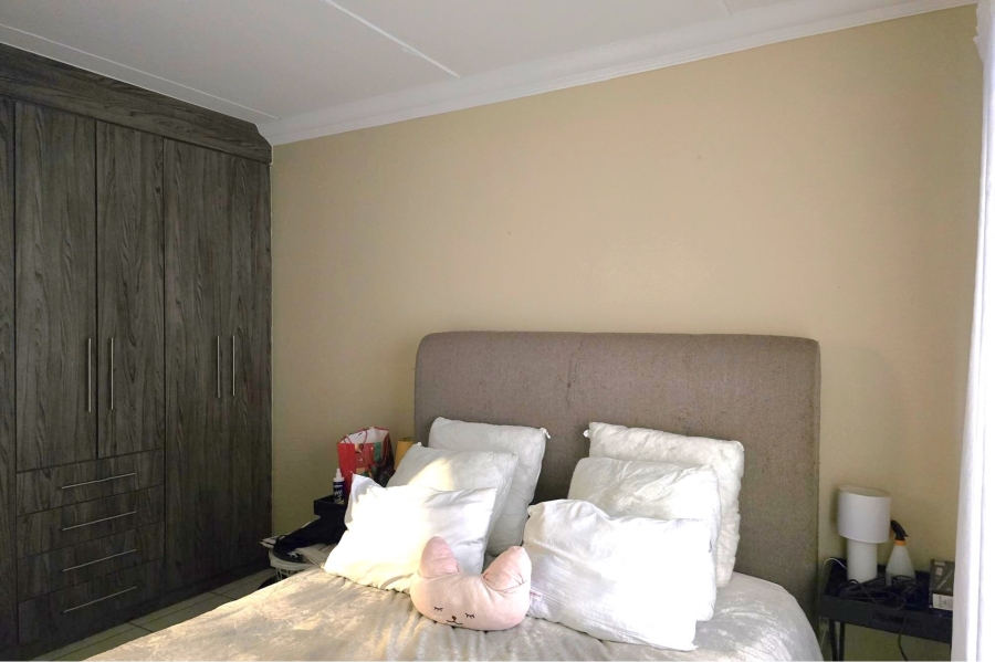 2 Bedroom Property for Sale in Glen Marais Gauteng