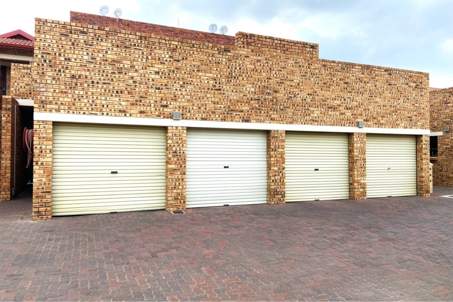 2 Bedroom Property for Sale in Glen Marais Gauteng