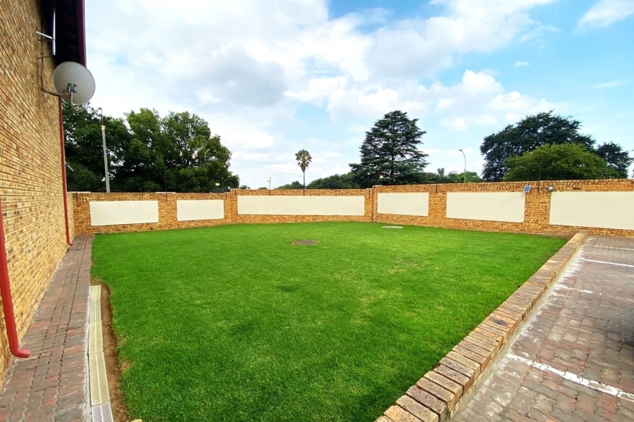 2 Bedroom Property for Sale in Glen Marais Gauteng