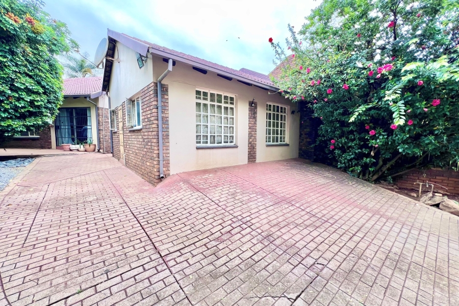 3 Bedroom Property for Sale in Rooihuiskraal Gauteng