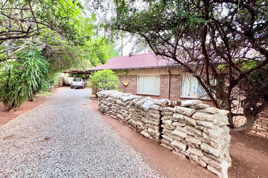 3 Bedroom Property for Sale in Rooihuiskraal Gauteng