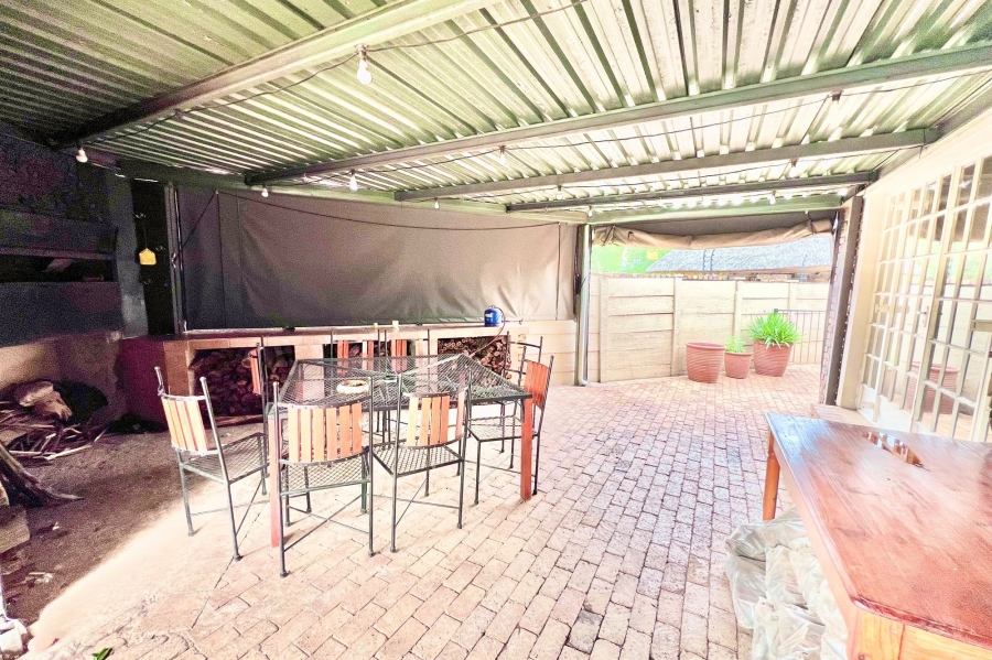 3 Bedroom Property for Sale in Rooihuiskraal Gauteng